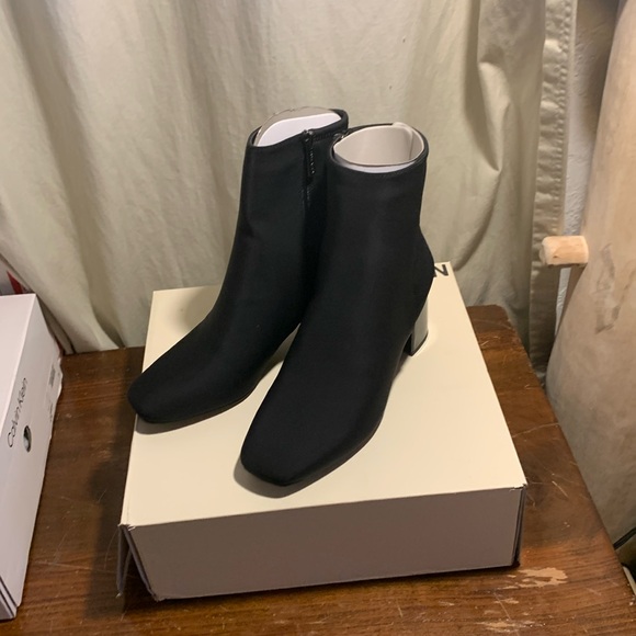 Anne Klein black zipper heeled boot - Picture 1 of 3